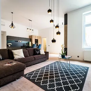 Regi Highrise Oasis Apartamento